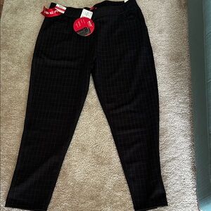 Elegant Black Grid Pattern Women's Pants size3X length 29 inches